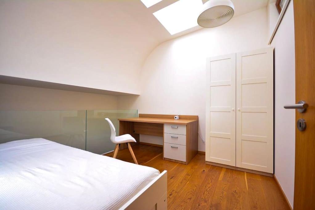 Legacy Duplex In Historic District By Rentez Apartment *