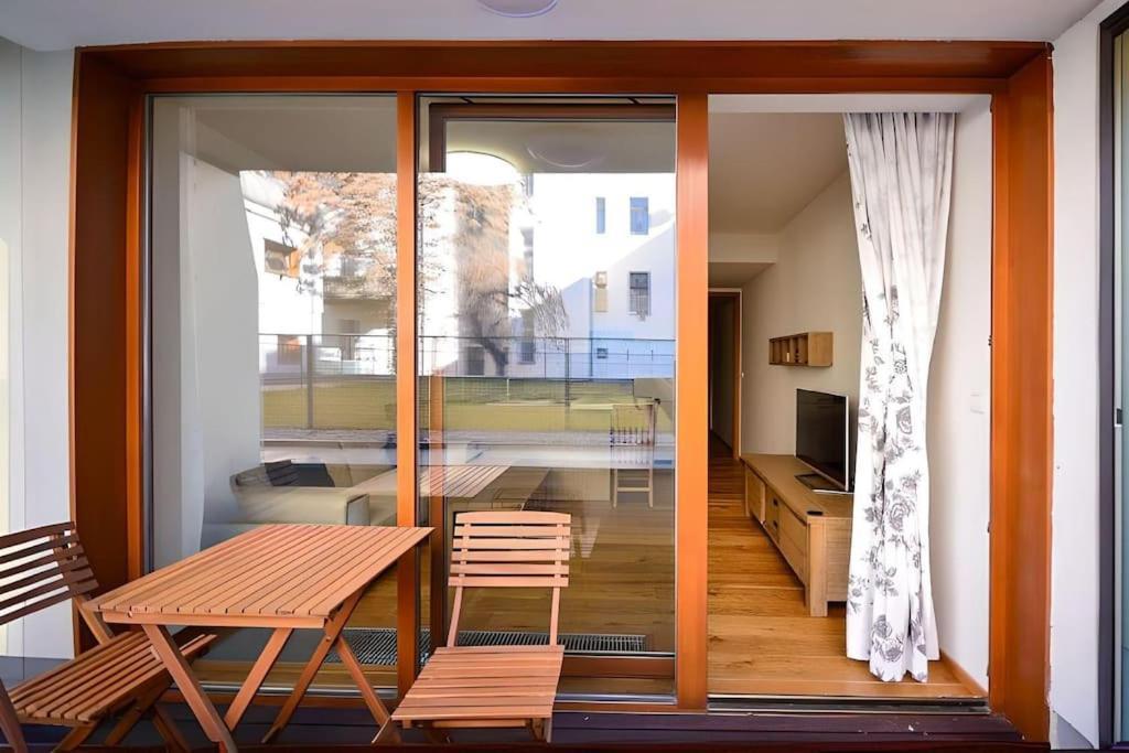 Legacy Duplex In Historic District By Rentez Apartment Prague