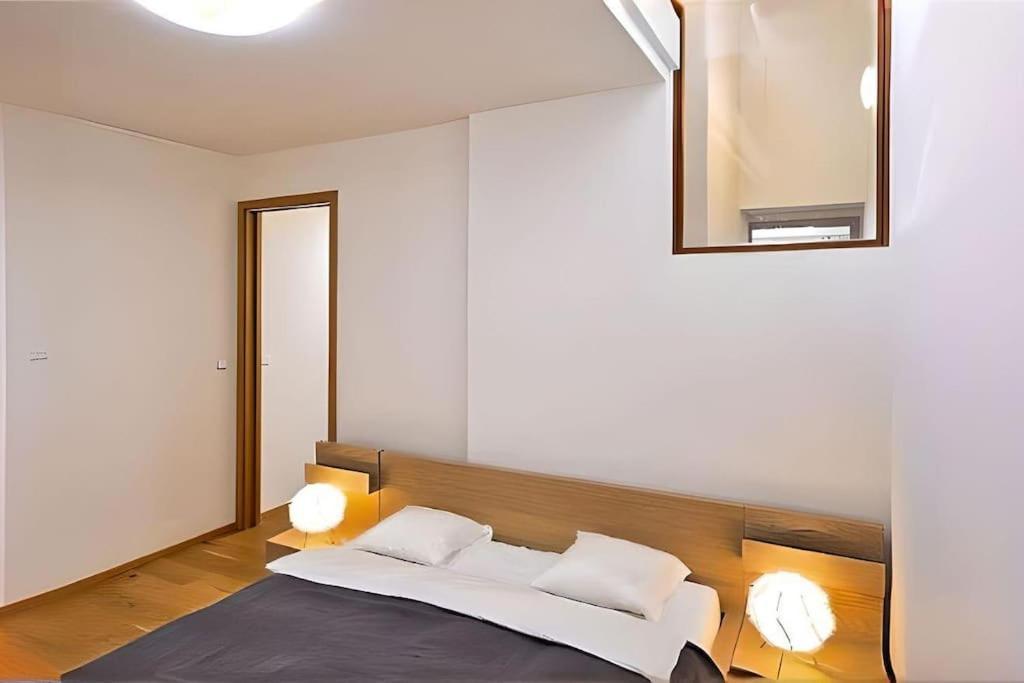 Apartment Legacy Duplex In Historic District By Rentez Prague