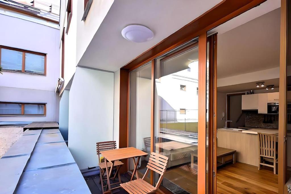 Legacy Duplex In Historic District By Rentez Prague